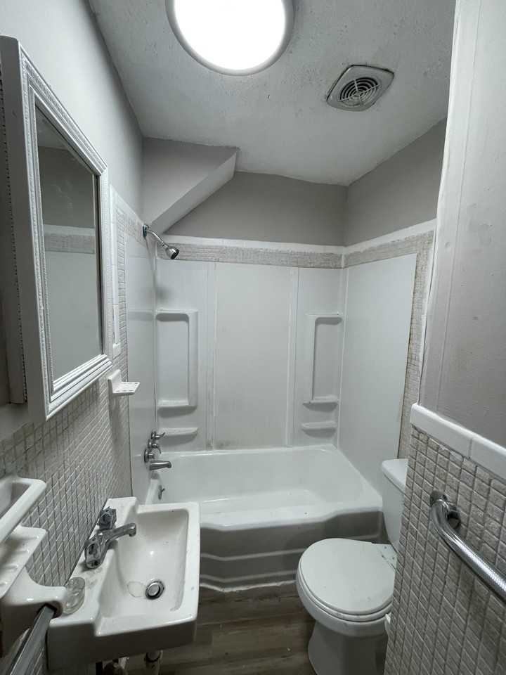 2949 Hartville St #1 - Photo 6 of 8
