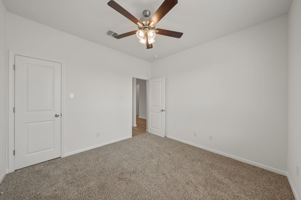 7216 Caladium Dr #1 - Photo 4 of 31
