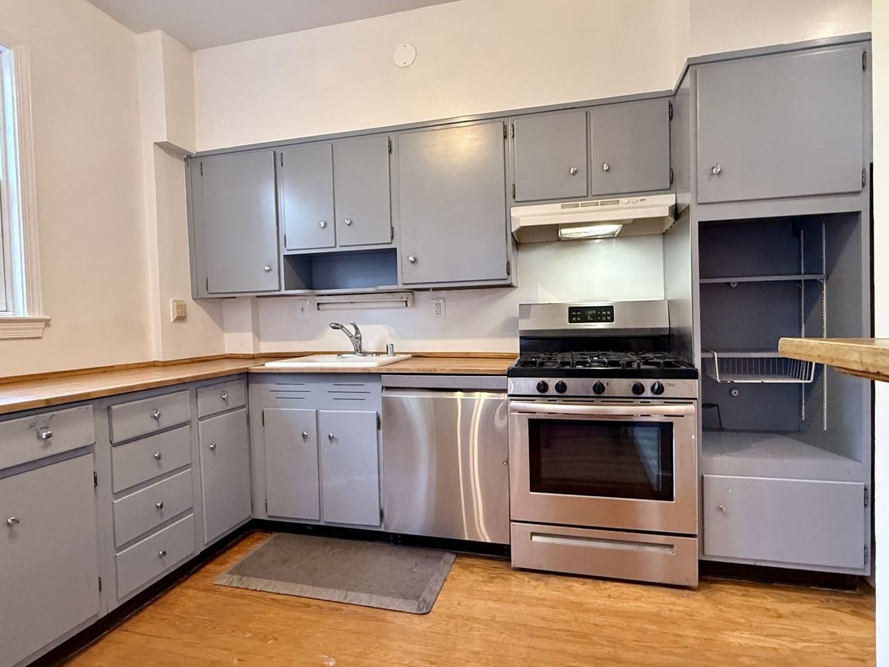 3843 Calvert St Nw #1 - Photo 5 of 38