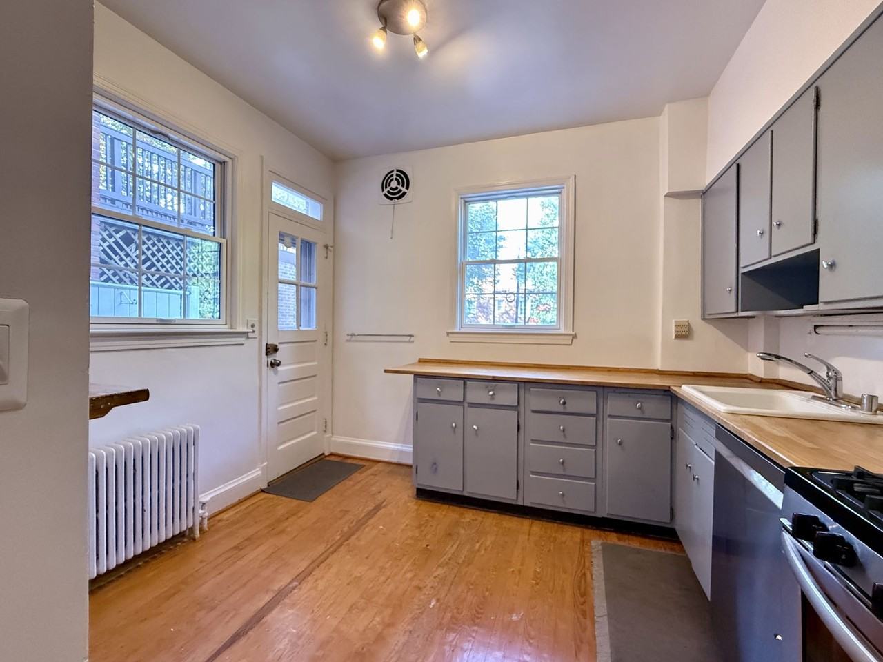 3843 Calvert St Nw #1 - Photo 7 of 38