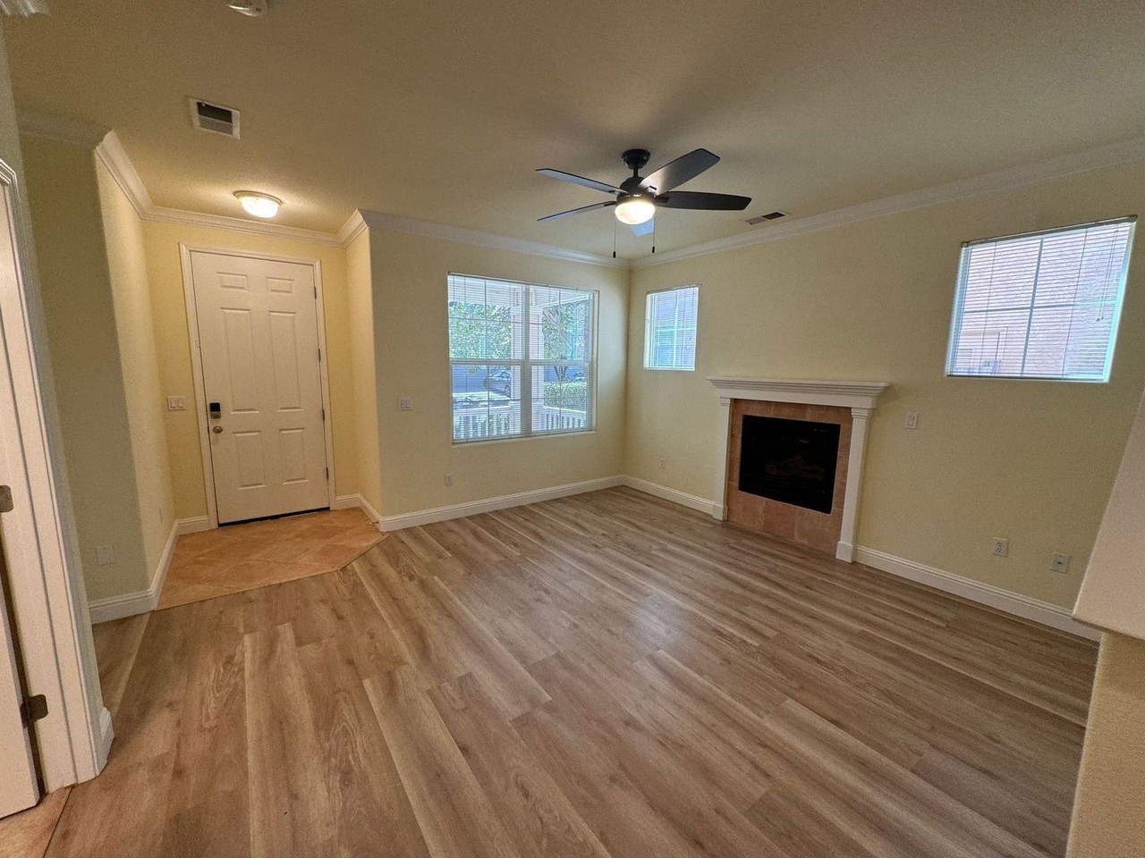 2319 Glacier Pl #B - Photo 3 of 22