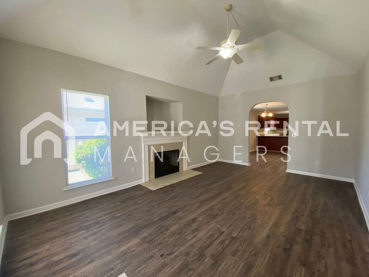 525 Fox Run Cir - Photo 4 of 22
