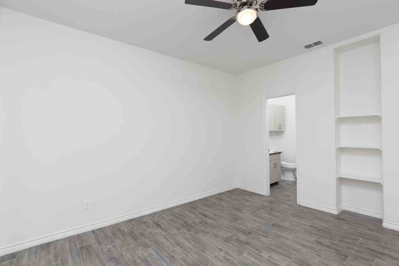 815 North 15th Place - 64 - E #64E - Photo 4 of 10