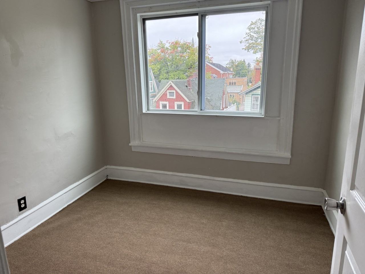 310 E 6th St #2 - Photo 4 of 10