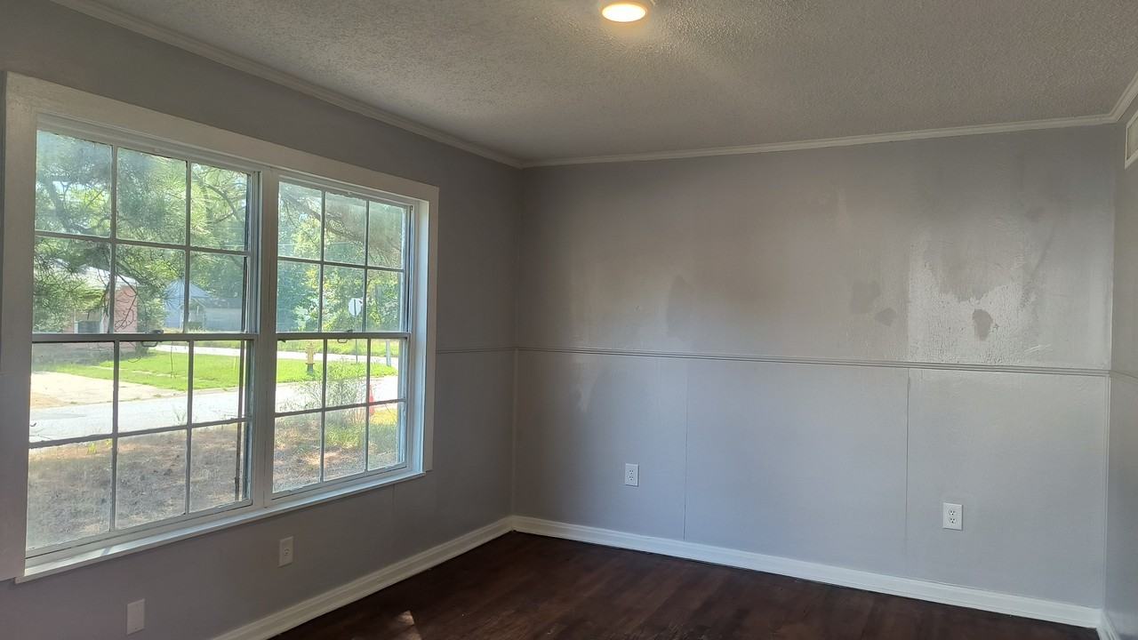 1734 E Circle Dr #1 - Photo 2 of 16
