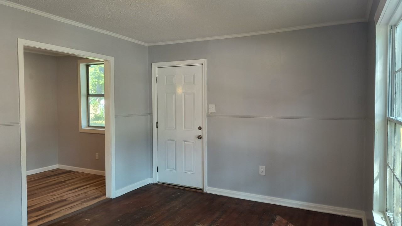 1734 E Circle Dr #1 - Photo 5 of 16