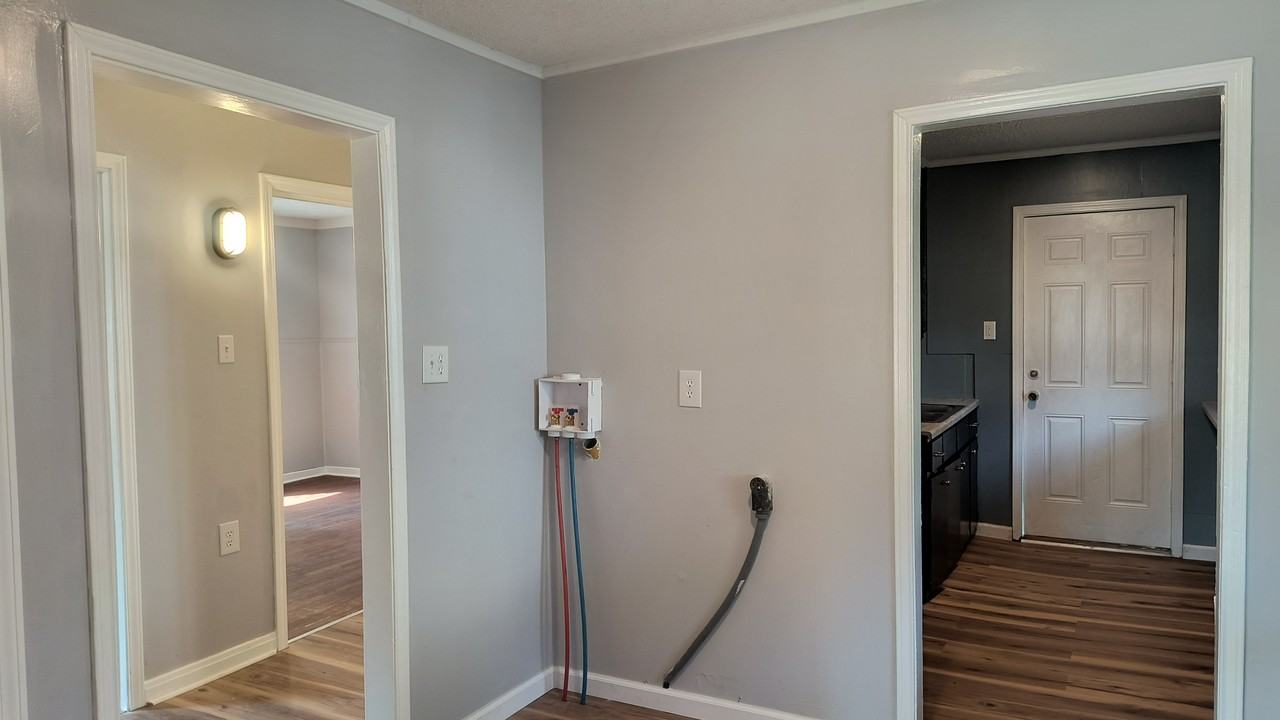 1734 E Circle Dr #1 - Photo 7 of 16