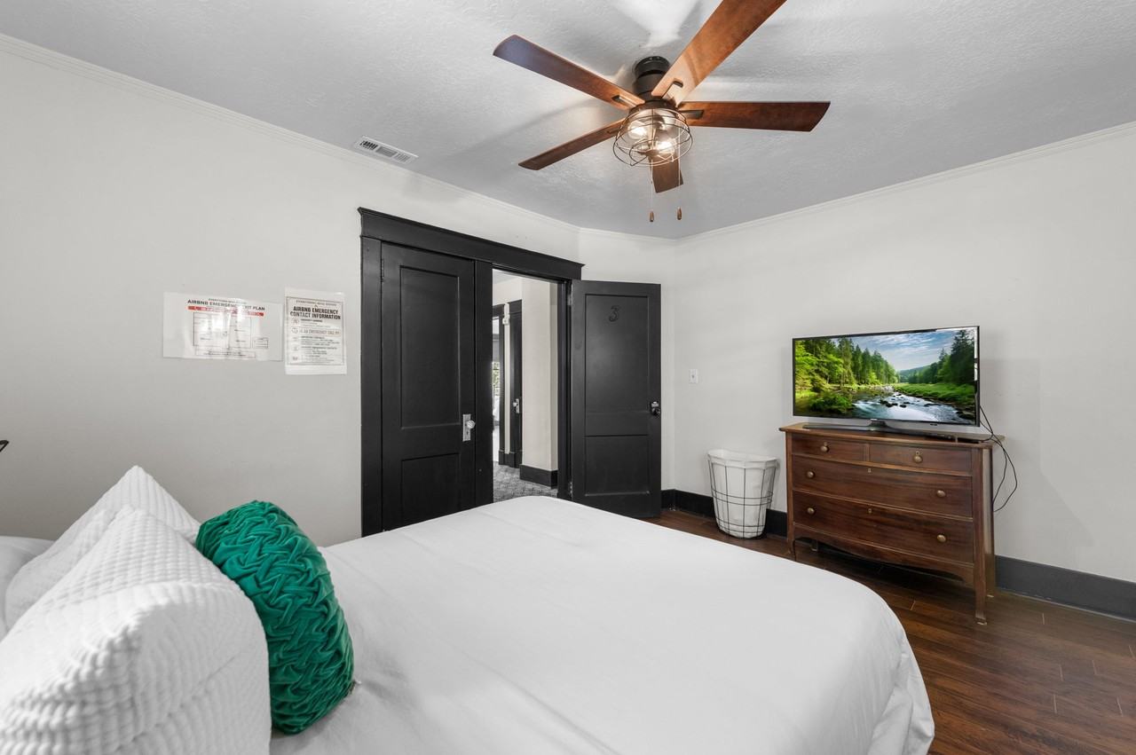 319 N Delaware St #2 - Photo 4 of 21