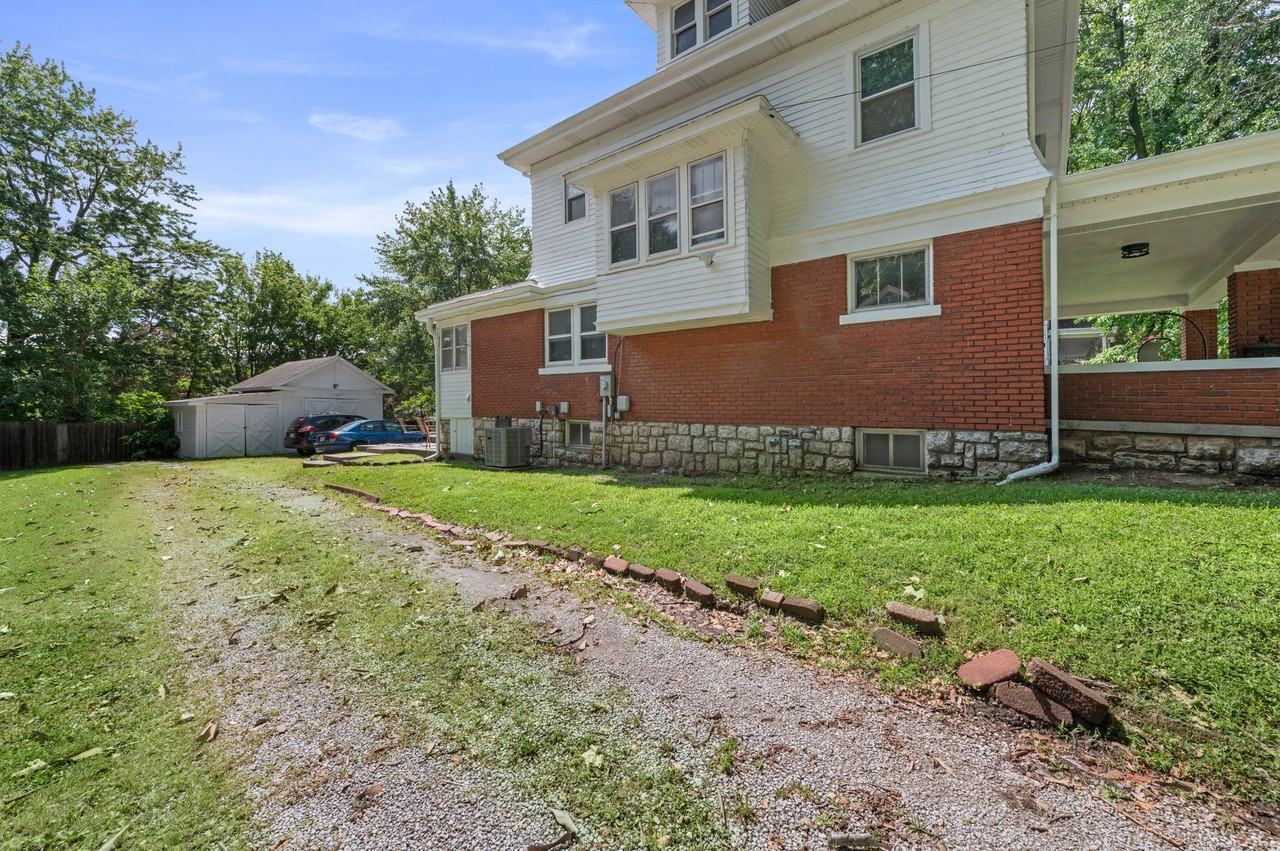 319 N Delaware St #2 - Photo 7 of 21