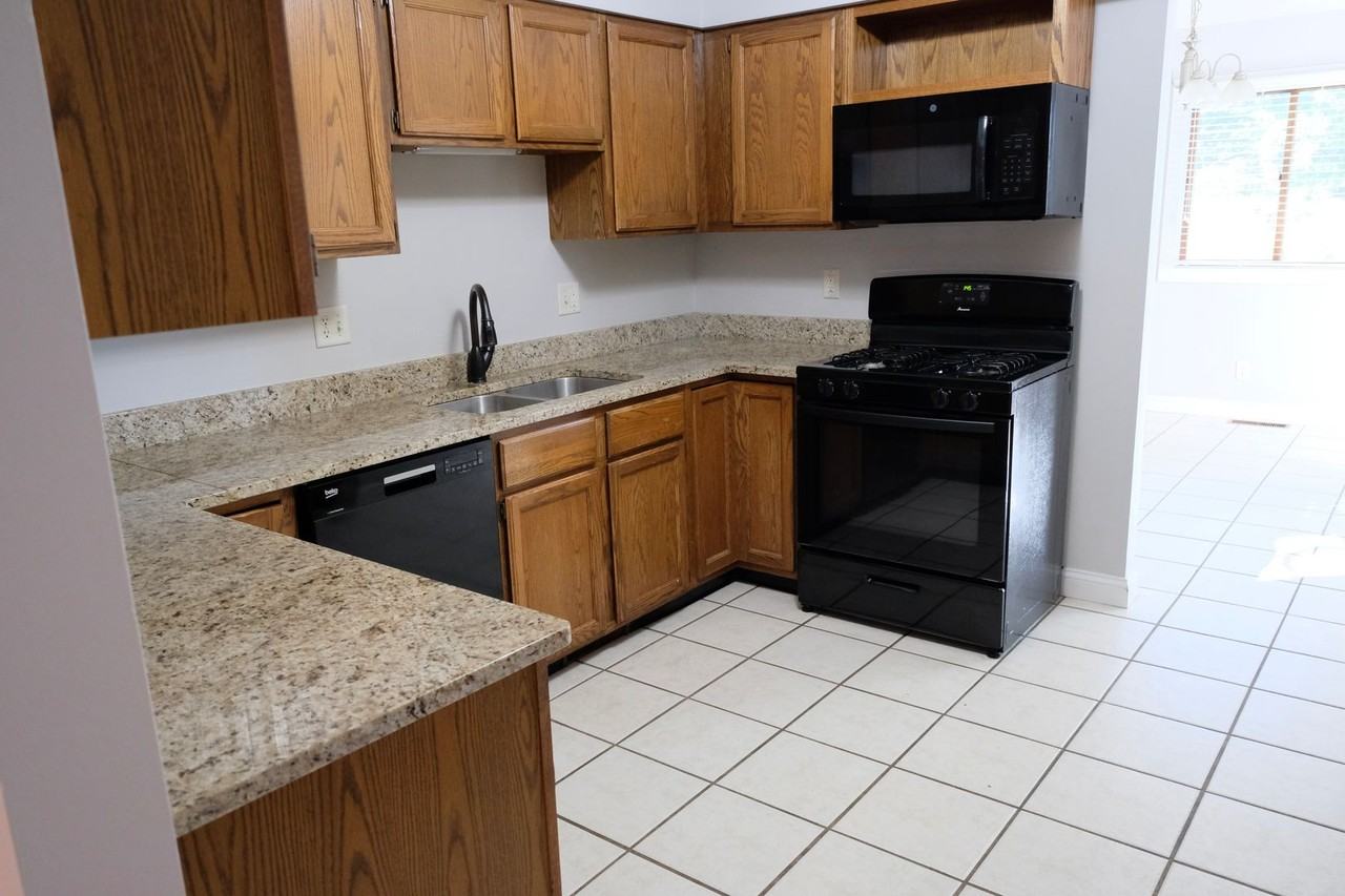 1307 Kingsridge Ct - Photo 2 of 17