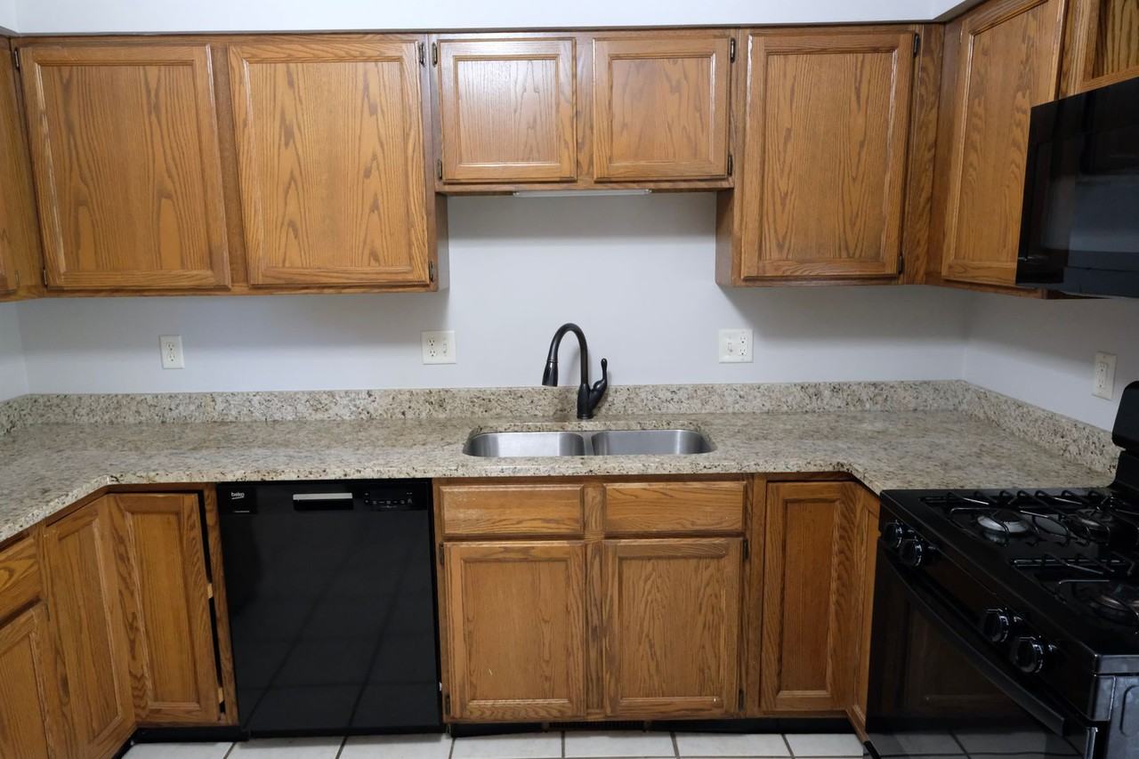 1307 Kingsridge Ct - Photo 3 of 17