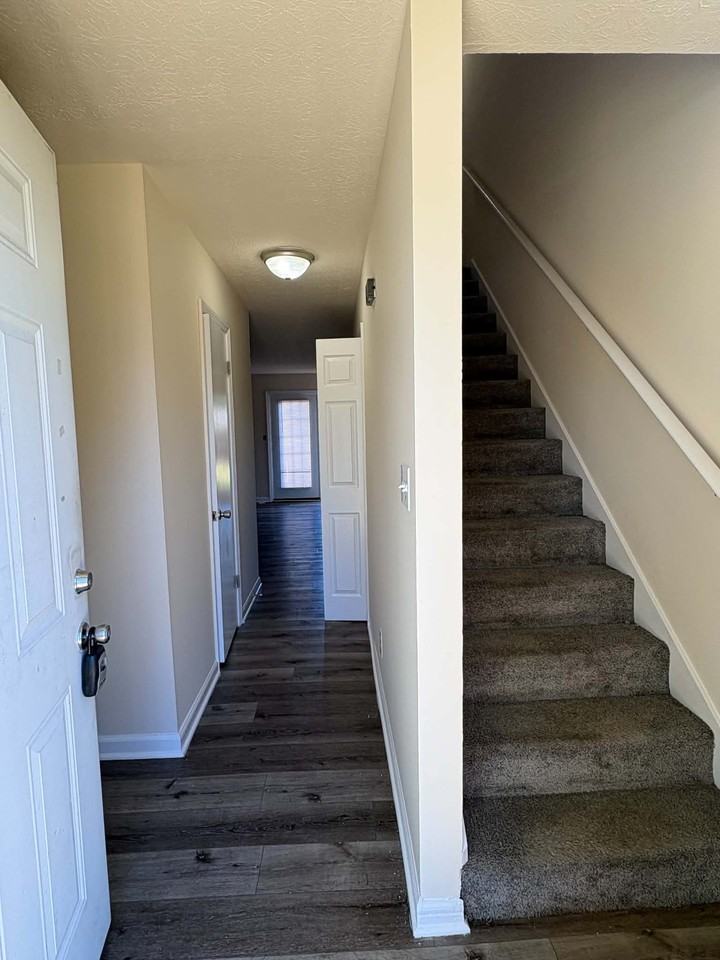 1712 Highland Way #D - Photo 2 of 29