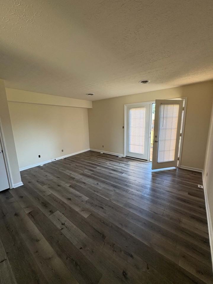 1712 Highland Way #D - Photo 3 of 29