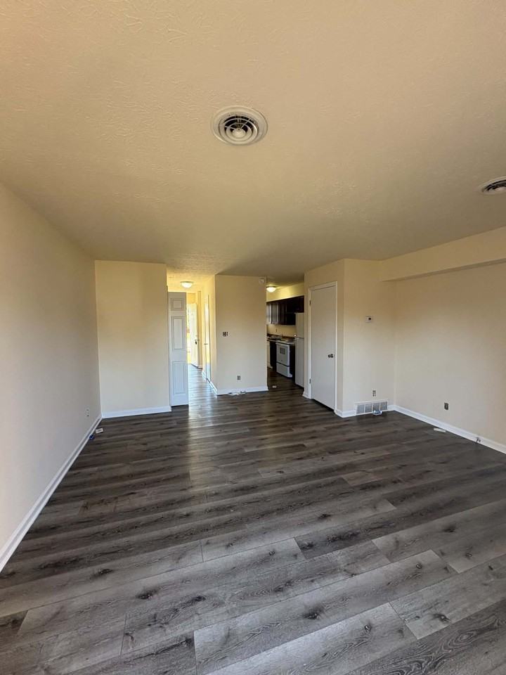 1712 Highland Way #D - Photo 4 of 29