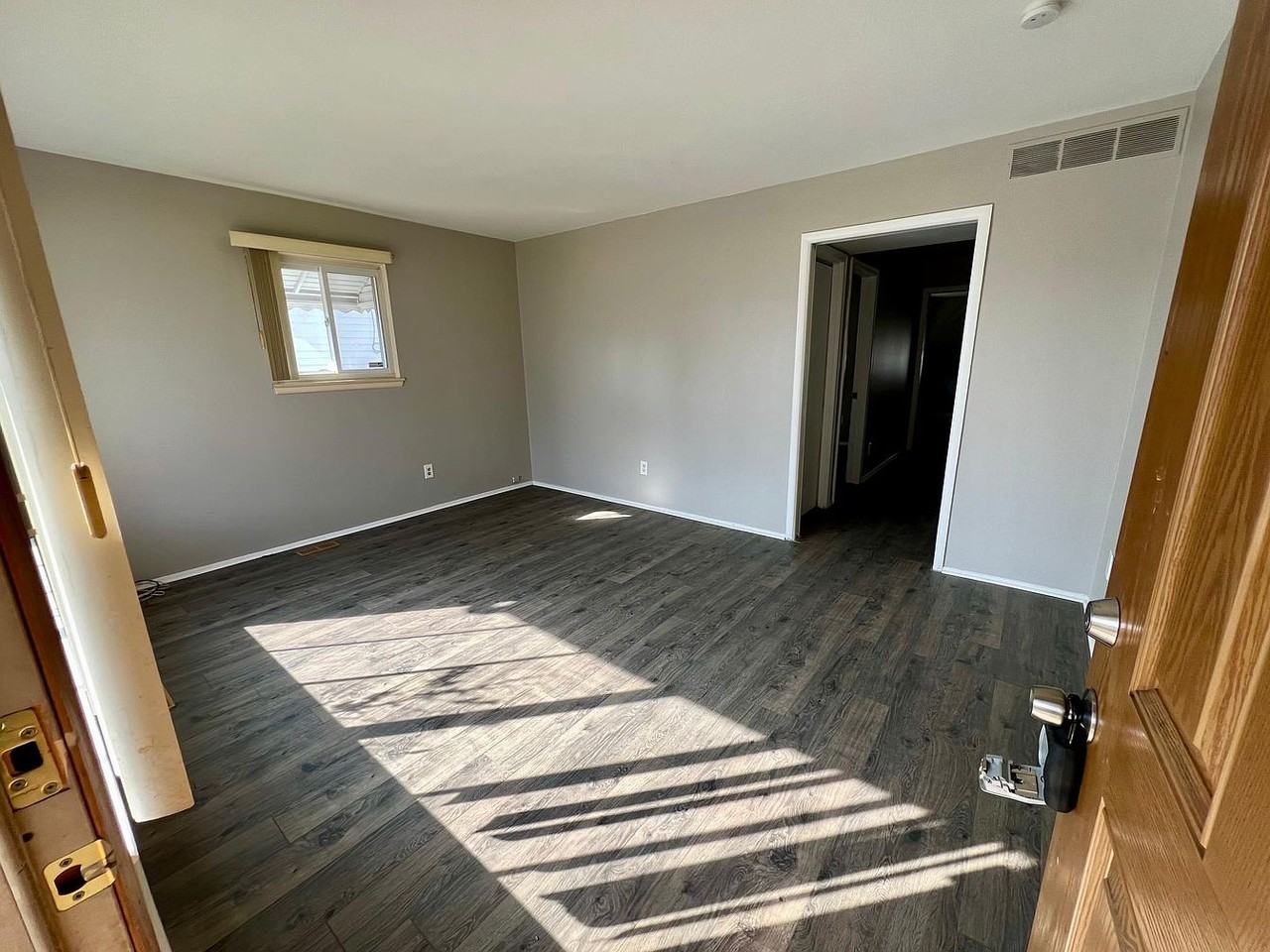 7575 Yacht Ave - Photo 3 of 10
