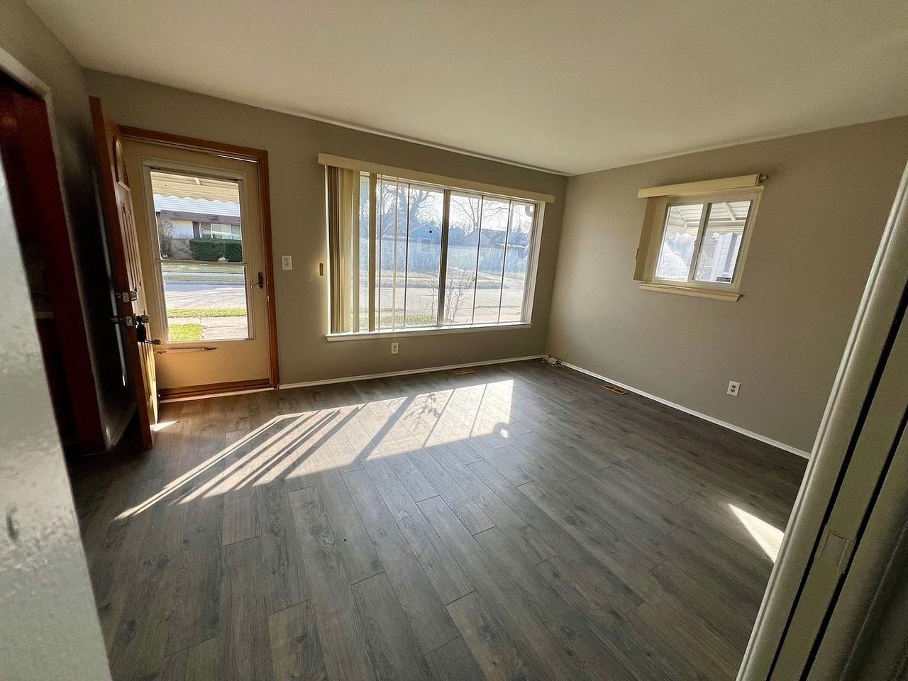 7575 Yacht Ave - Photo 4 of 10