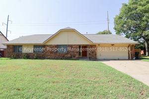 featured image of 4004 S Maple Ave