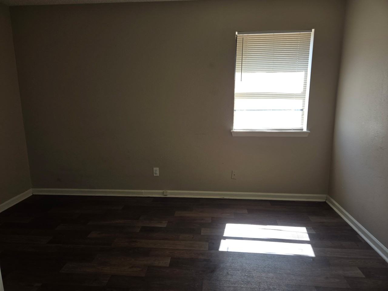 1102 W 51st St - Photo 5 of 11