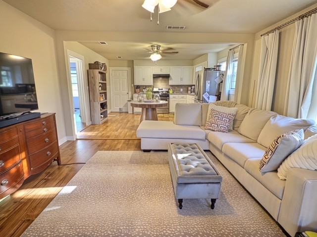 612 E Heron St - Photo 2 of 10