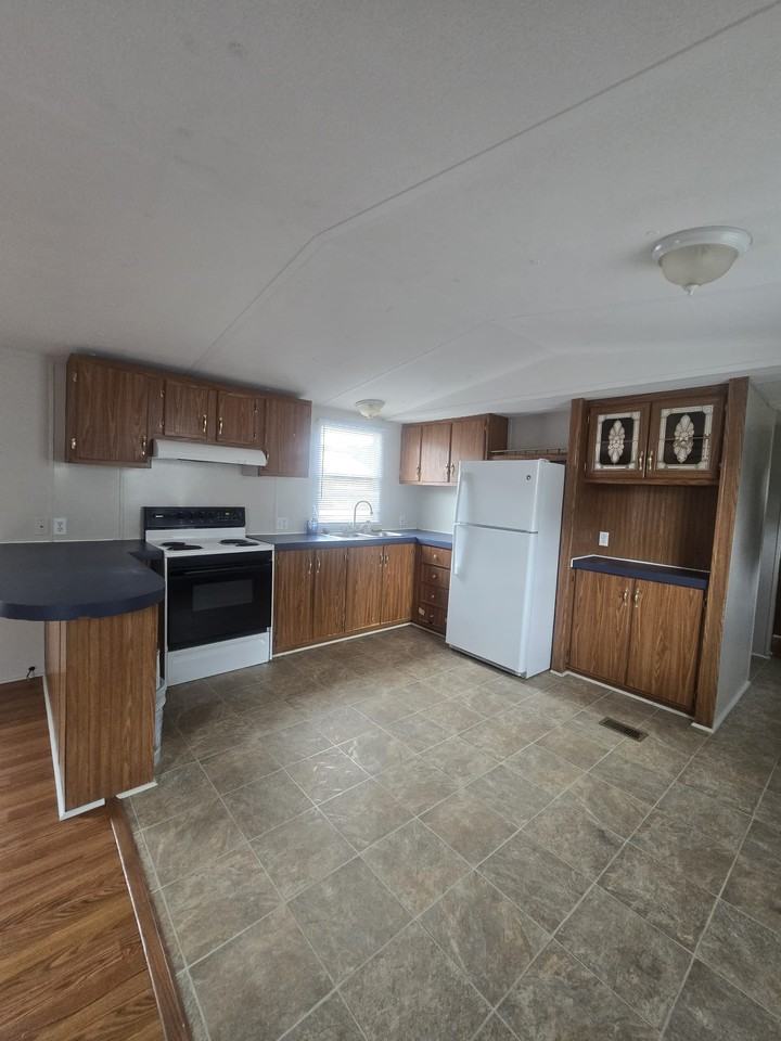 114 Suncrest Dr #114 - Photo 3 of 9