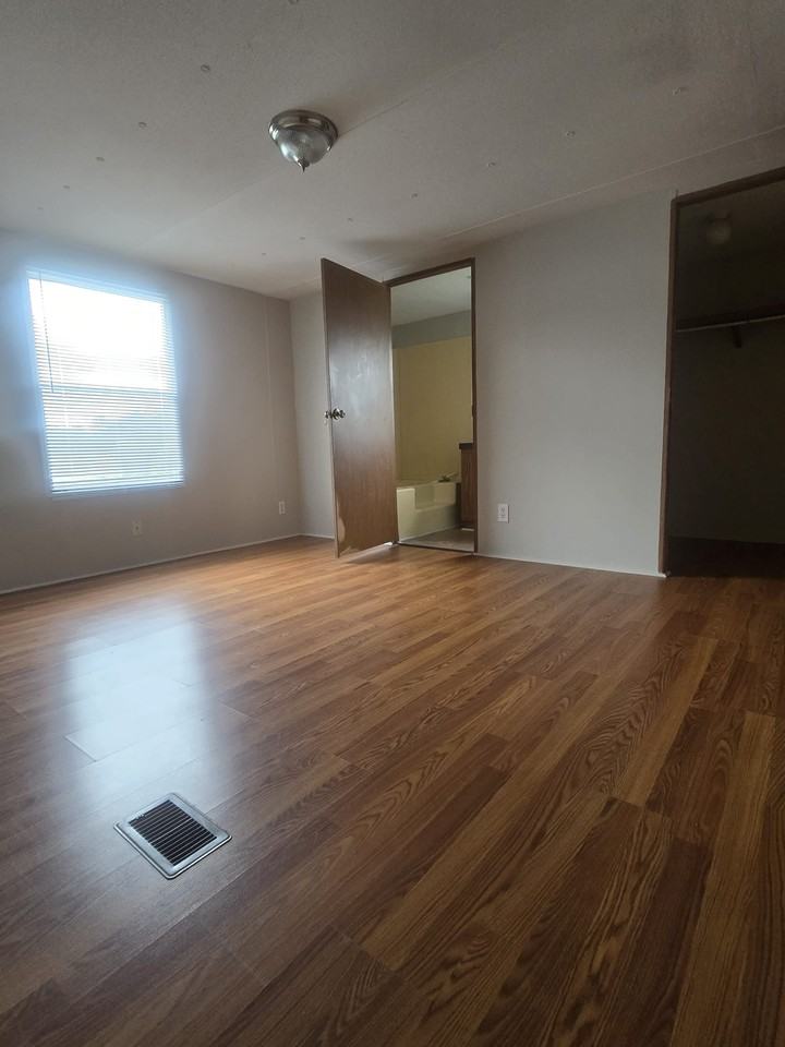 114 Suncrest Dr #114 - Photo 4 of 9