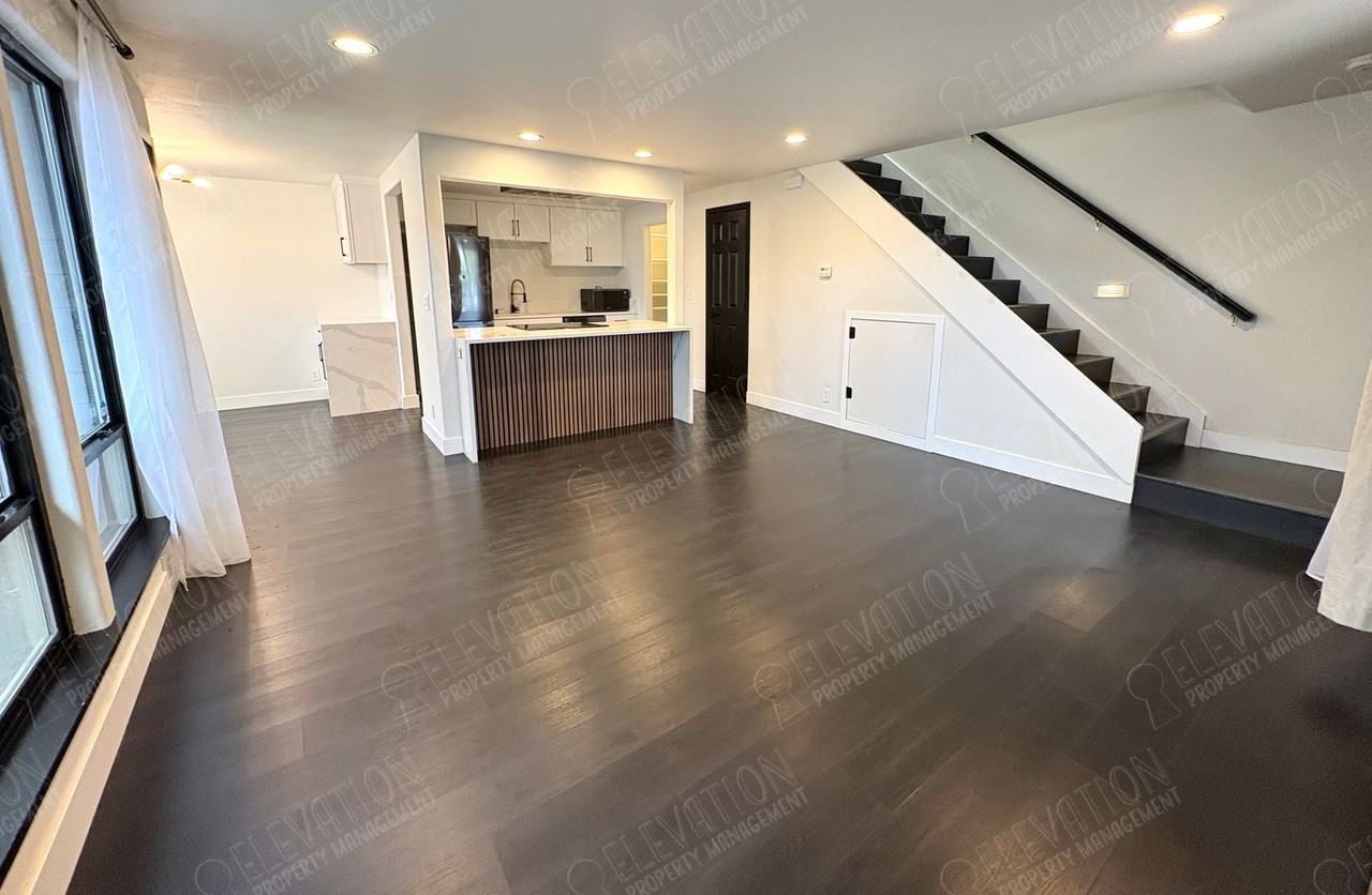 111 Nw Hawthorne Ave #2 - Photo 2 of 19