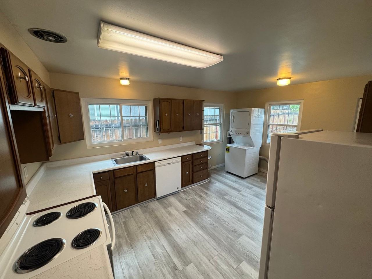 625 Plumas St - Photo 4 of 21