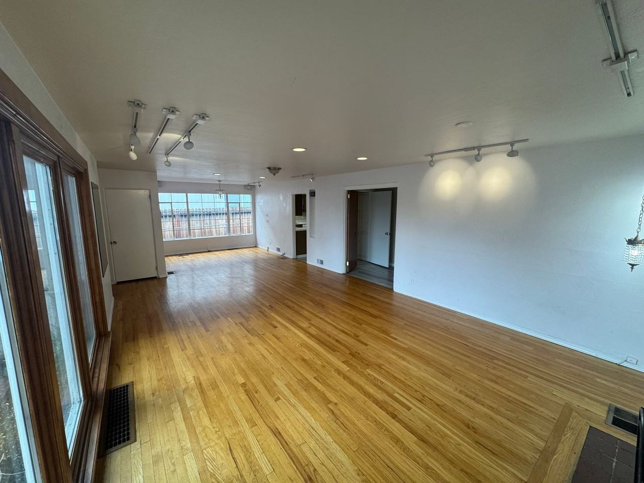 625 Plumas St - Photo 5 of 21