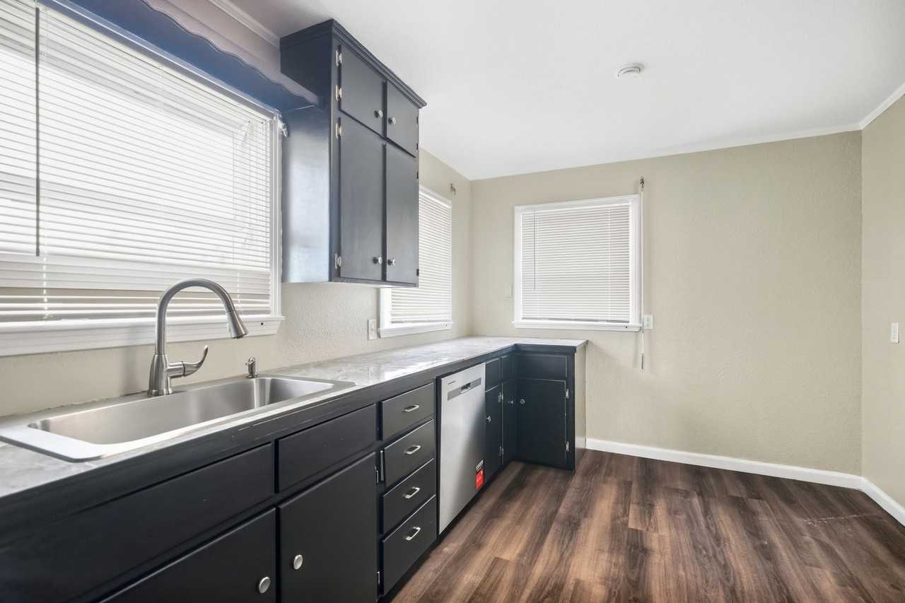 4022 Lowman St - Photo 5 of 18
