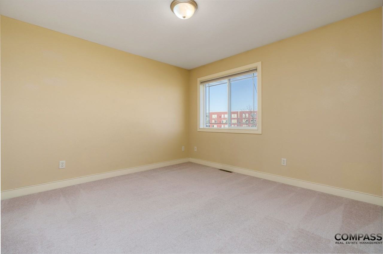 1049 W Macarthur Ave - Photo 5 of 14