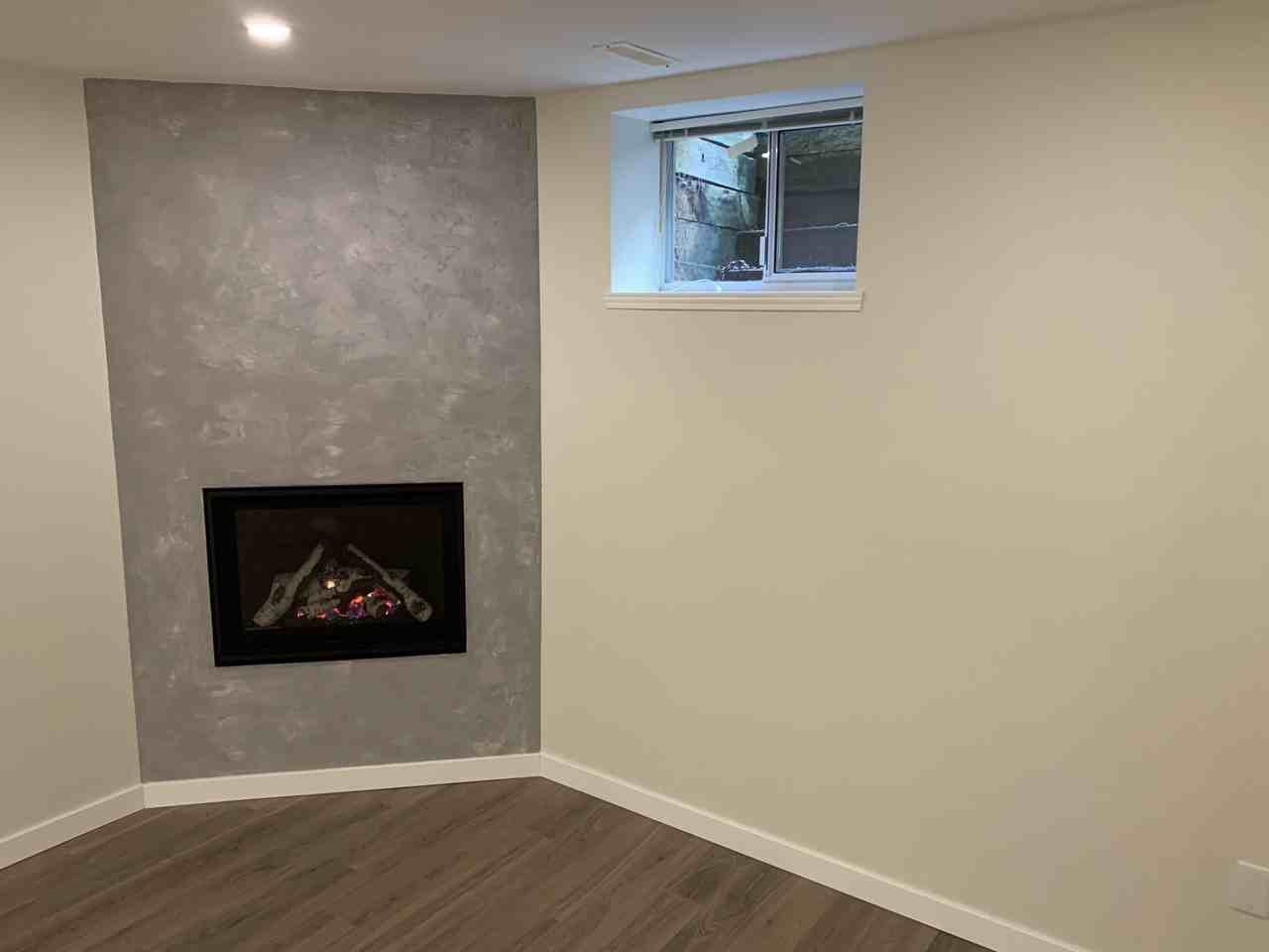 1783 Larkhall Cres - Photo 3 of 12