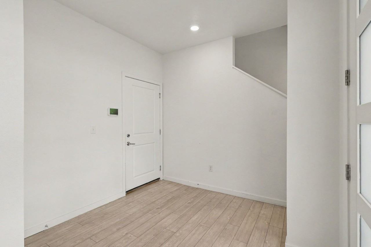 1681 W 67th Cir - Photo 4 of 31