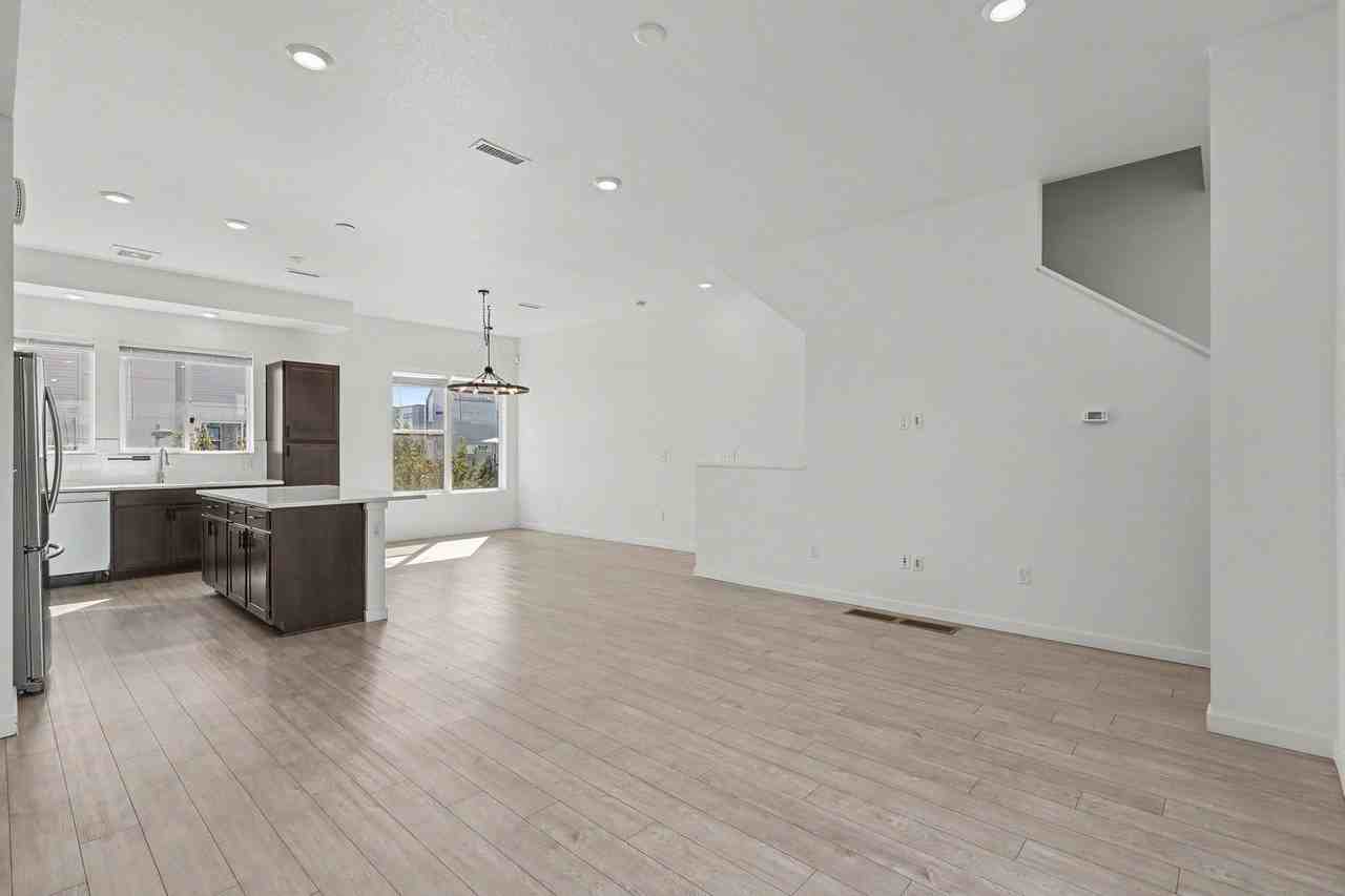 1681 W 67th Cir - Photo 6 of 31