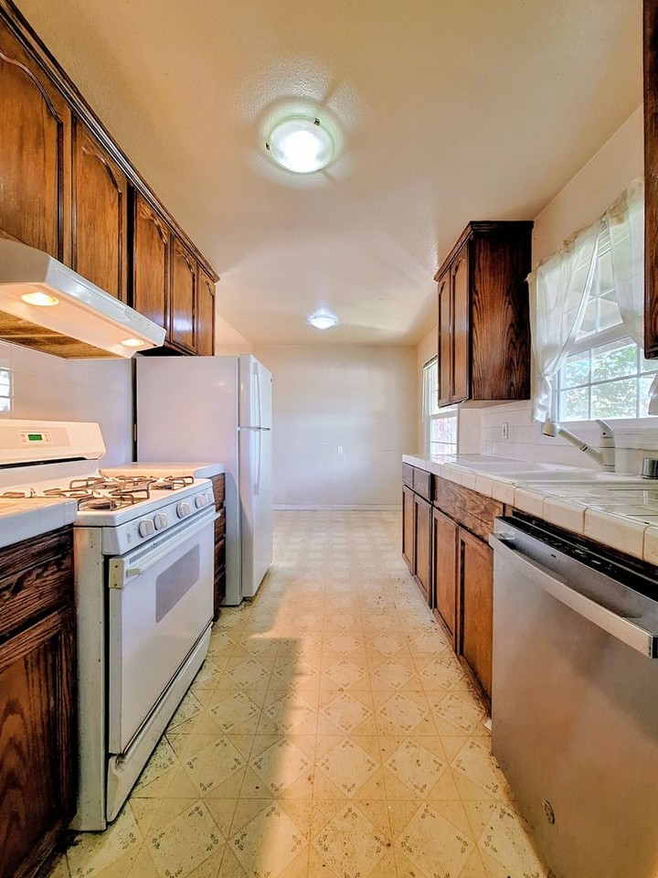 2162 Tamie Ln - Photo 2 of 35