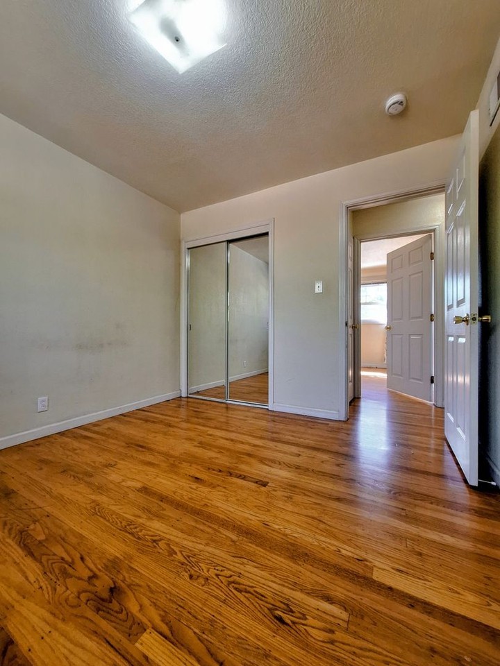 2162 Tamie Ln - Photo 4 of 35