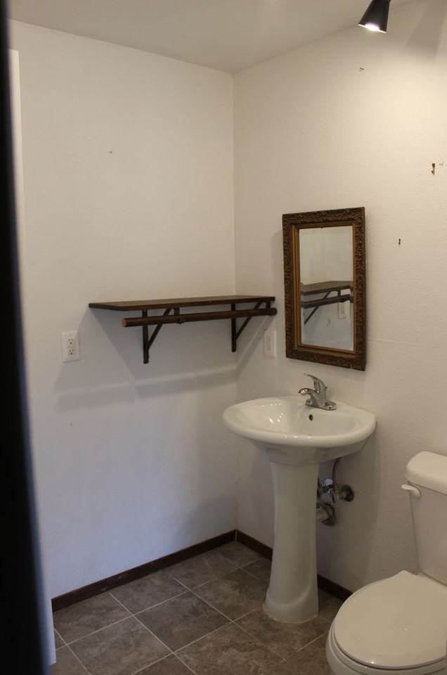 1010 W Live Oak St #B - Photo 3 of 7
