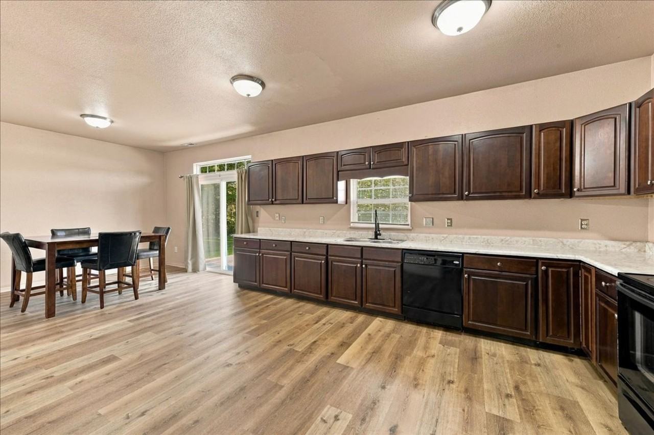 1816 Ernest Ct - Photo 3 of 18