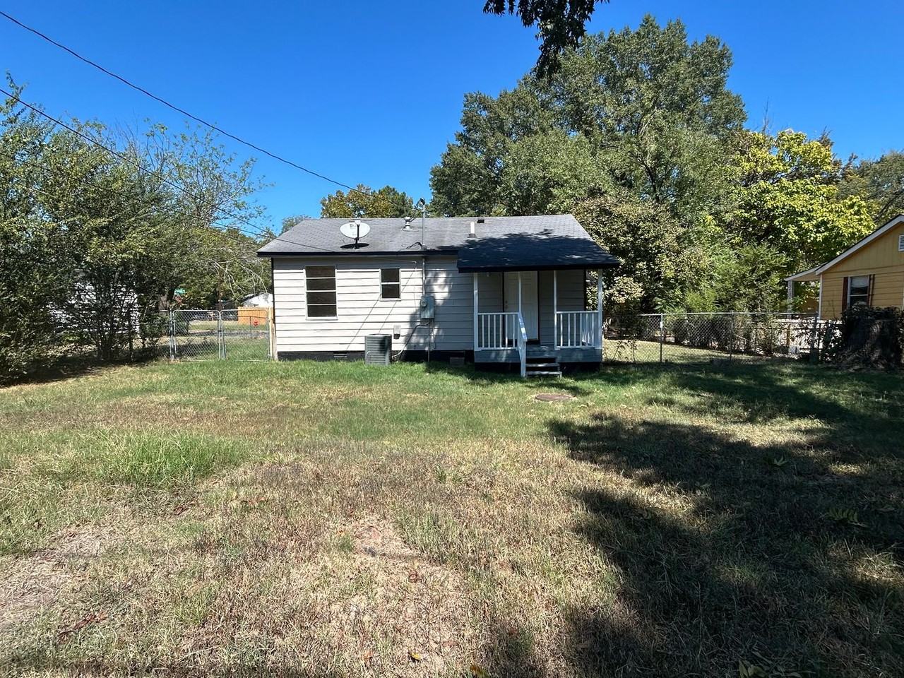 207 Roosevelt Rd - Photo 2 of 10