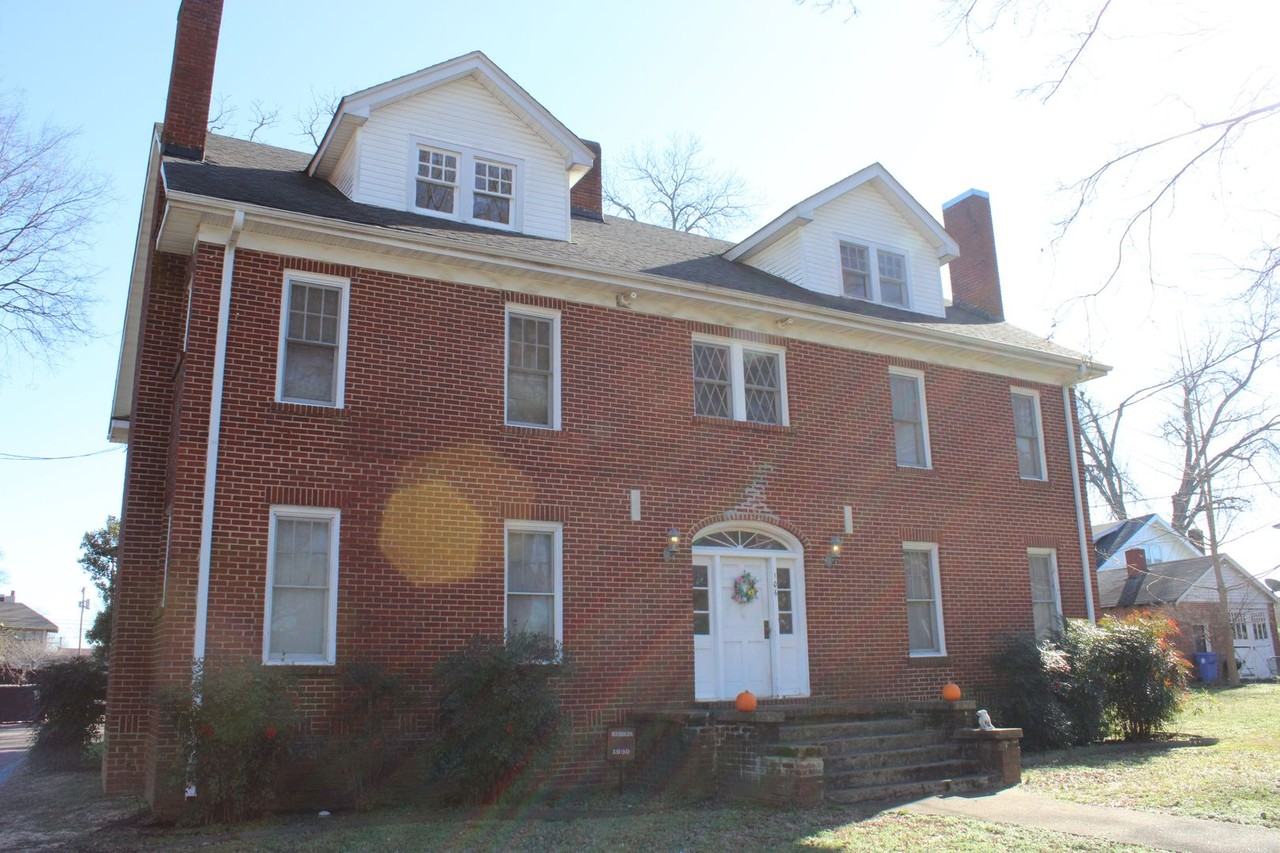 106 N Houston St