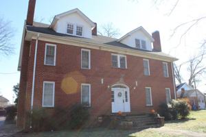 featured image of 106 N Houston St
