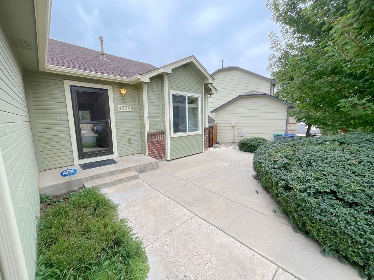 4325 Poplar Brook Dr - Photo 4 of 30
