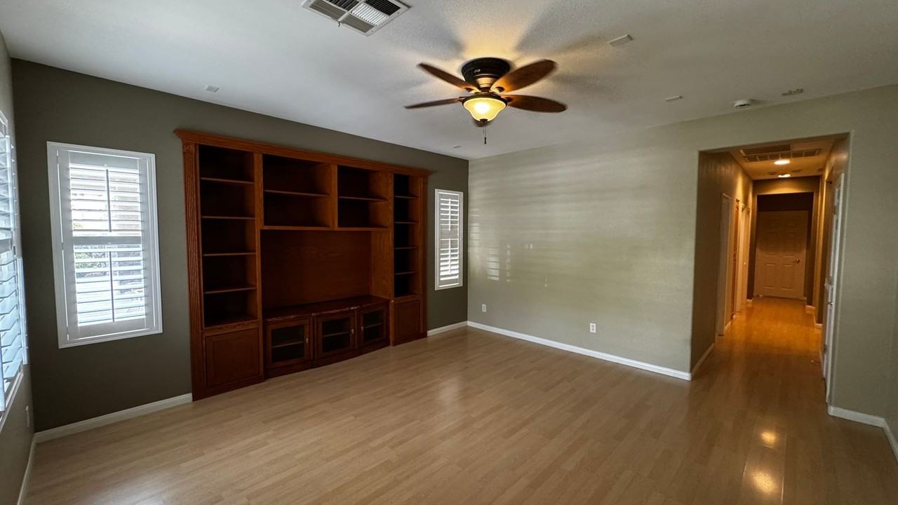 2120 Desert Prairie St - Photo 3 of 27