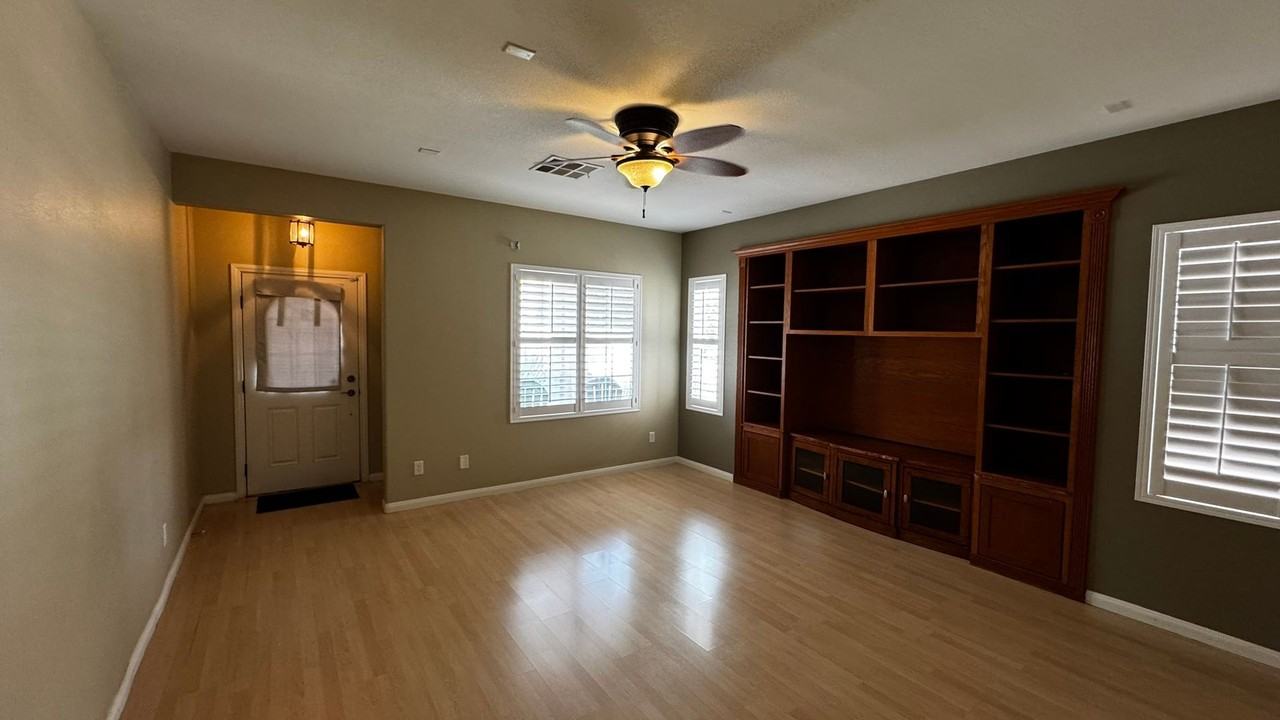 2120 Desert Prairie St - Photo 5 of 27