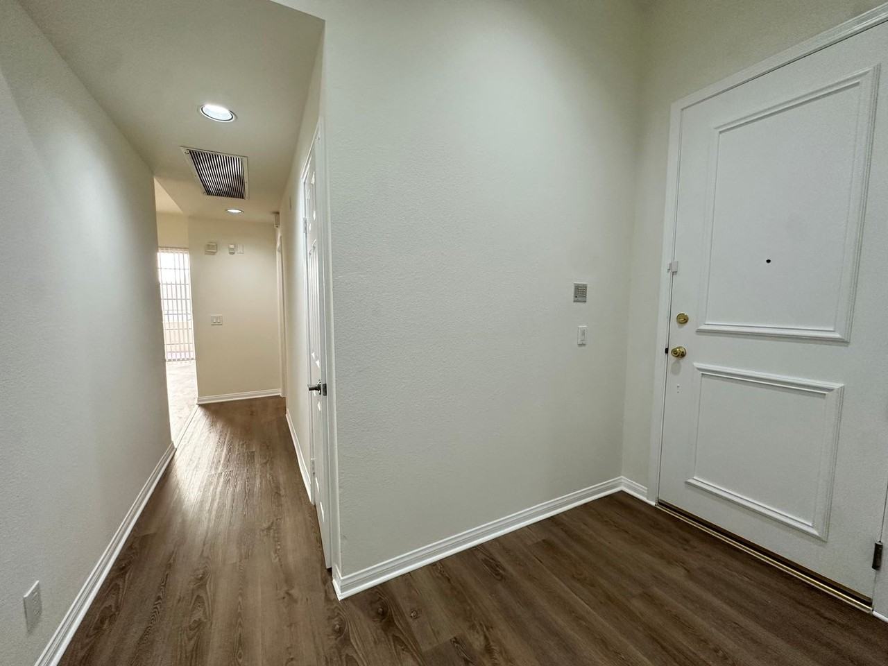 4334 Colbath Ave #103 - Photo 5 of 22