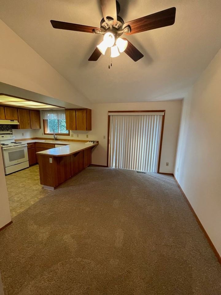 11032 Sw 47th Ave - Photo 4 of 10