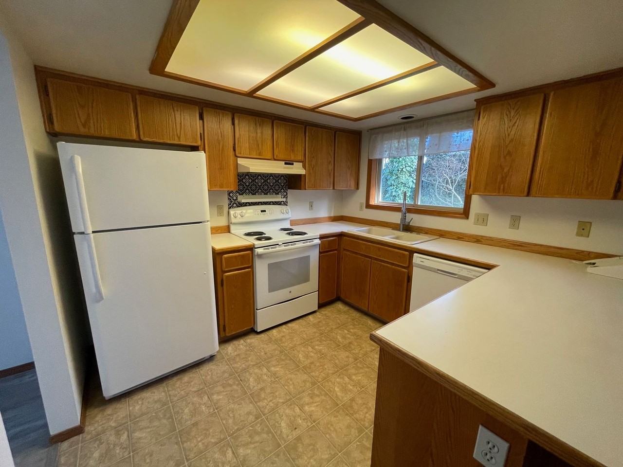 11032 Sw 47th Ave - Photo 5 of 10