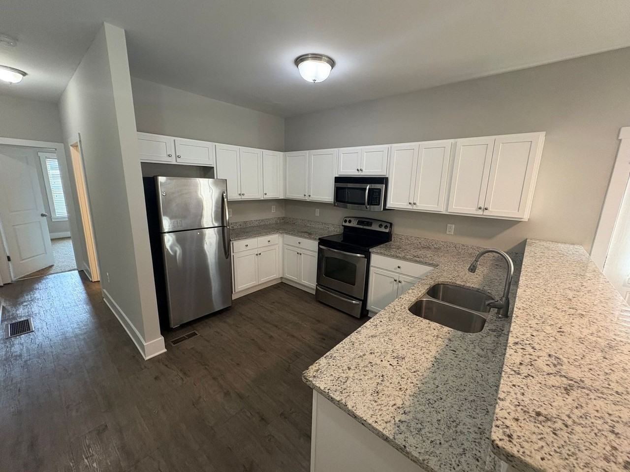 140 Jonas Ave - Photo 5 of 17