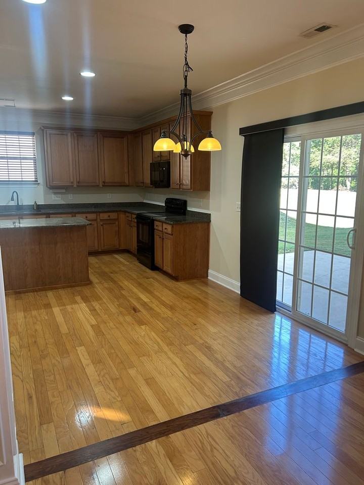 304 Cypresshill Ct - Photo 7 of 35