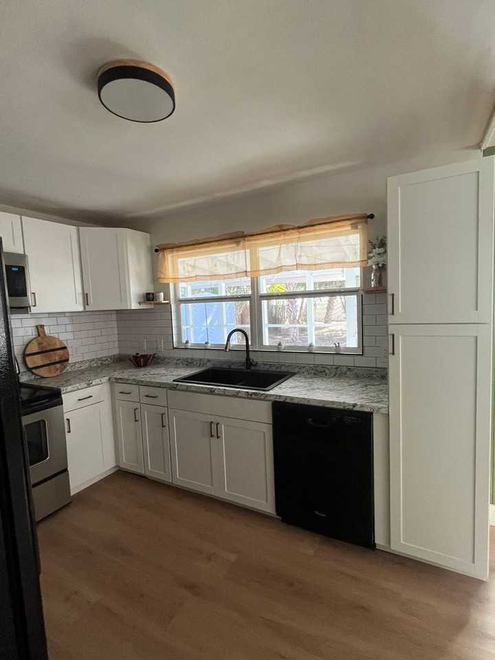 4391 73rd St N - Photo 3 of 11