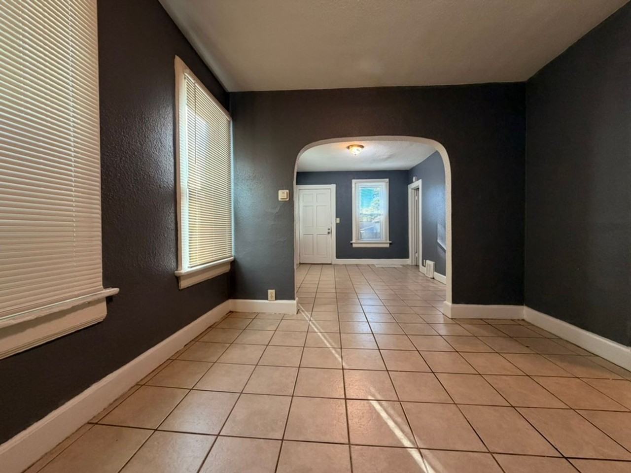 5226 N 38th St - Photo 2 of 8